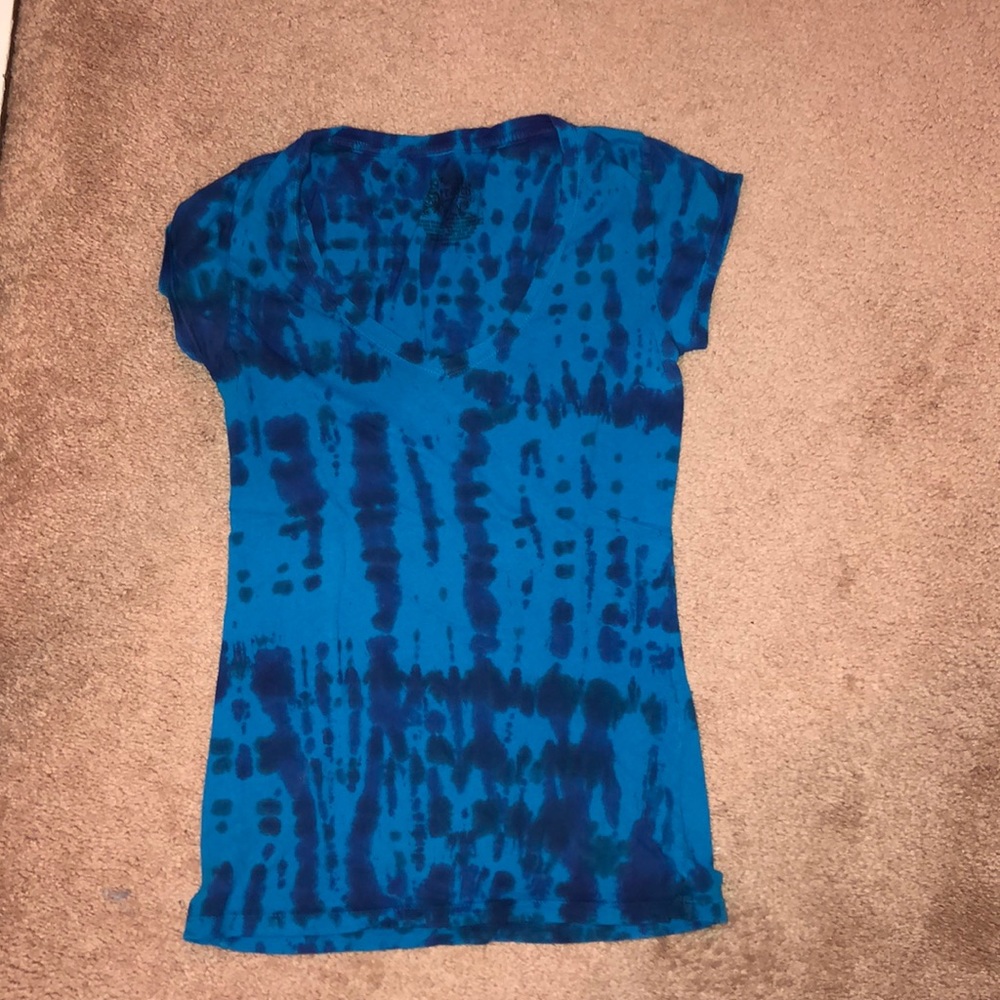 Women’s navy and teal tie dye v neck shirt